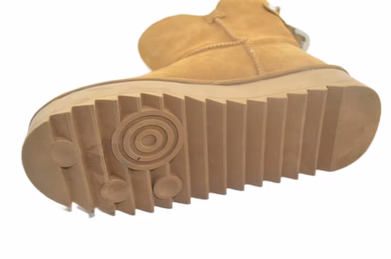 Dunkler, cooler Mode-Schneestiefel